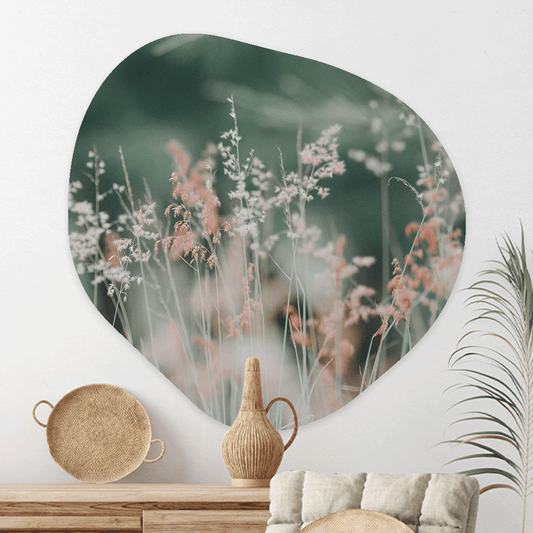 Wanddecoratie Organisch Roze Bloemen in Grasweide