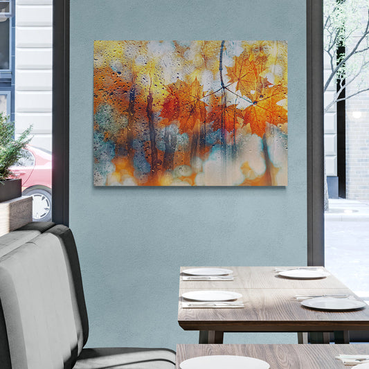 Schilderij Herfstbladeren achter regenachtig glas
